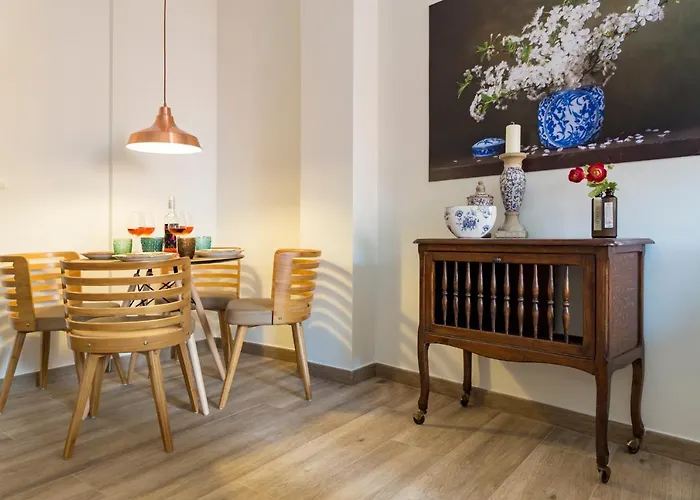\'Montano Three\' Center By Ele Apartments